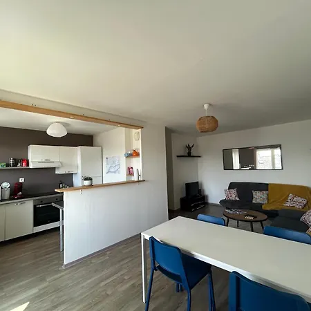 T2, île De Nantes, 4 Personnes, Balcon Sud-ouest, Proche Centre-tram * Nantes