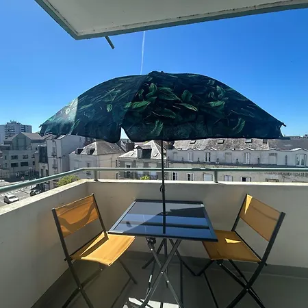 T2, île De Nantes, 4 Personnes, Balcon Sud-ouest, Proche Centre-tram * Nantes